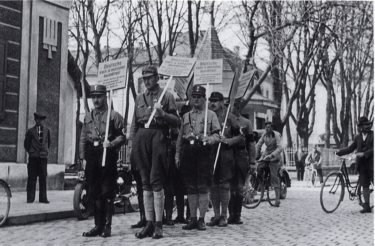 Rosenheimer SA formiert sich  zur Überwachung des Judenboykotts am 1.4.1933.