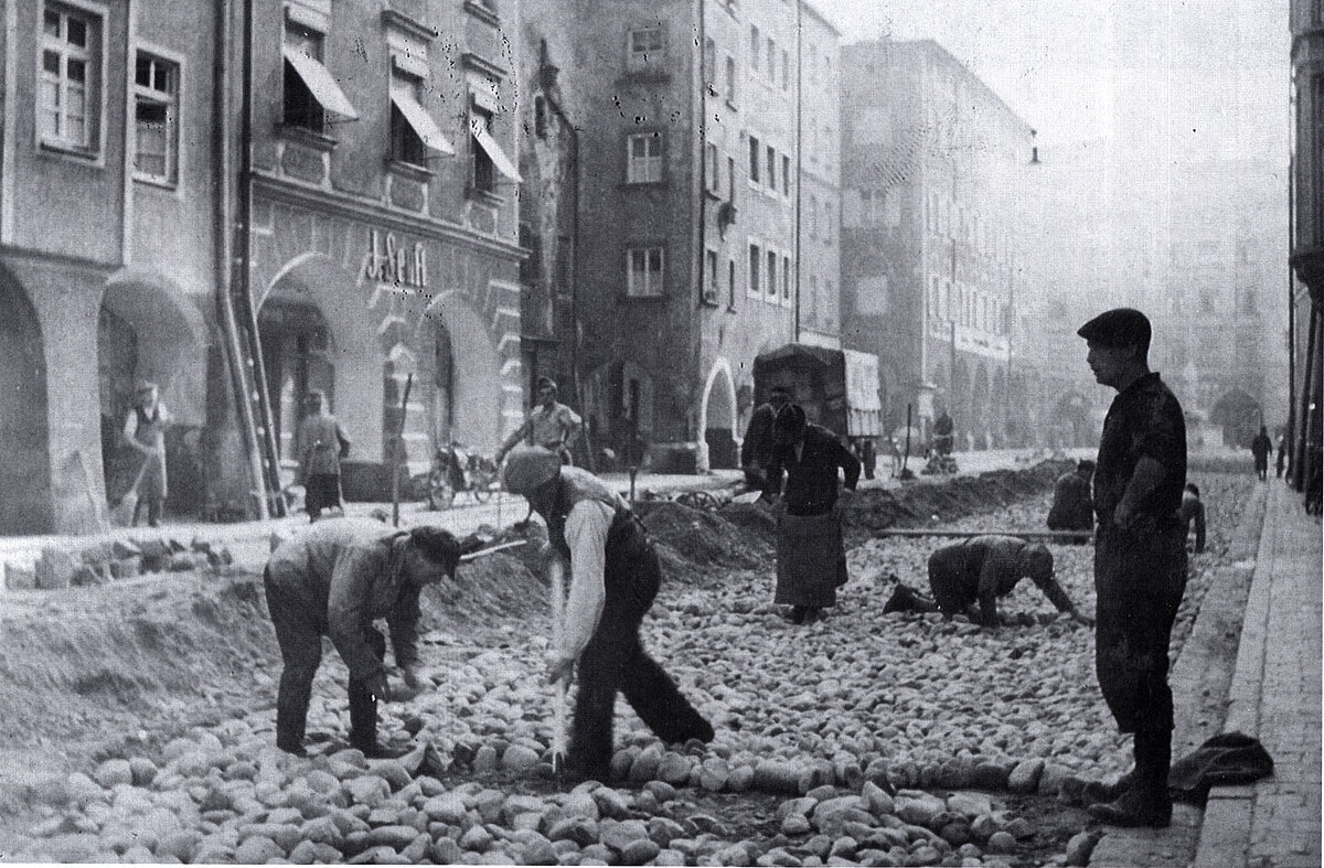 Französische Kriegsgefangene beim Arbeitseinsatz: Neubau der Heilig-Geist-Straße im Sommer 1940.