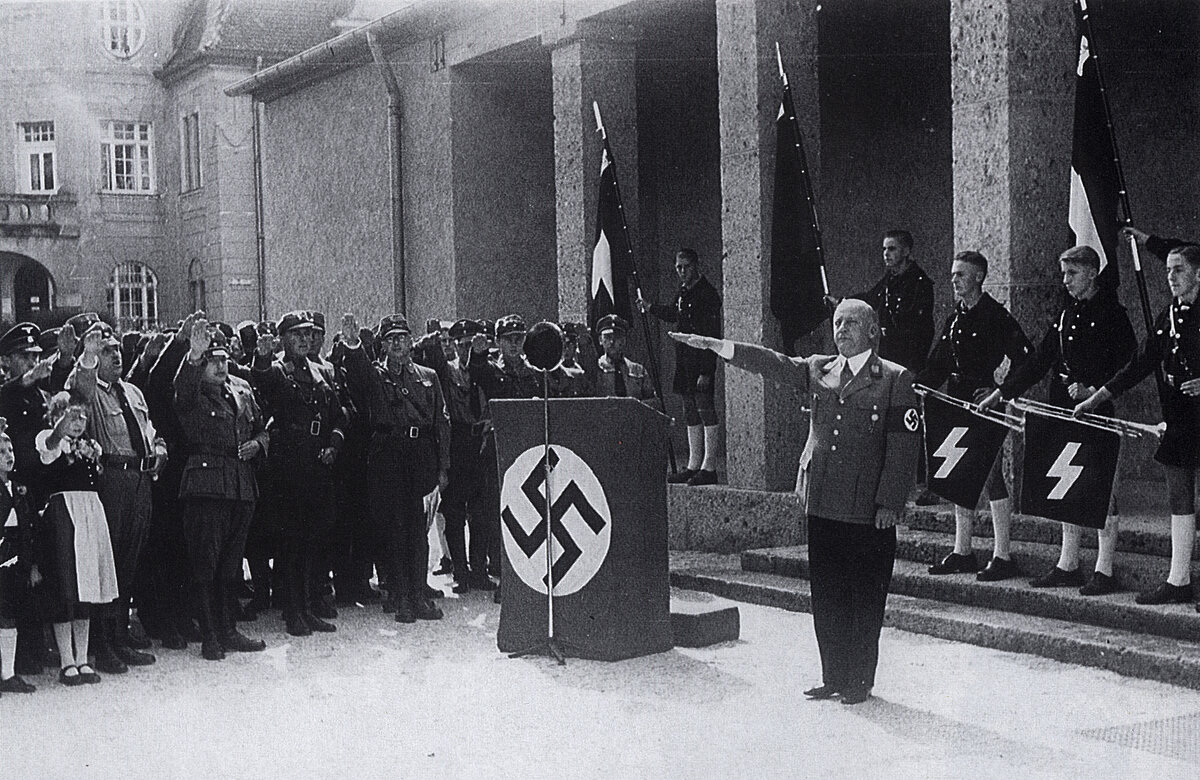 Gauleiter Adolf Wagner eröffnet am 29.8.1937 die neugebaute Galerie.